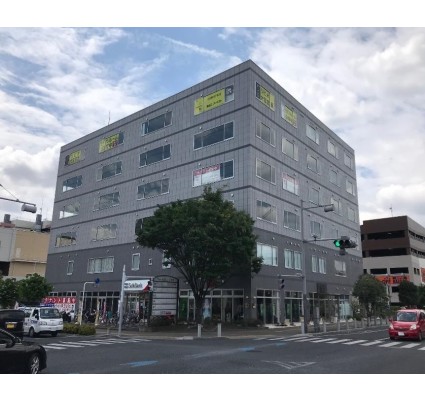 noixの施設の外観。埼玉県さいたま市北区にある多目的複合施設「ウェルネスキューブ大宮5階
